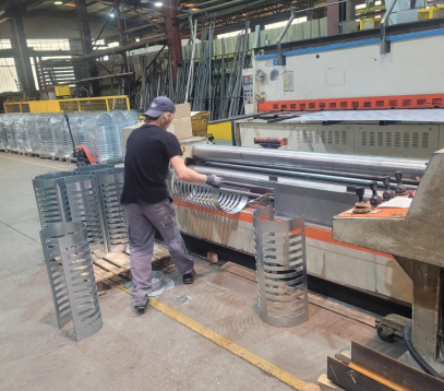 roulage de métaux à Vouillé près de Poitiers dans la Vienne 86